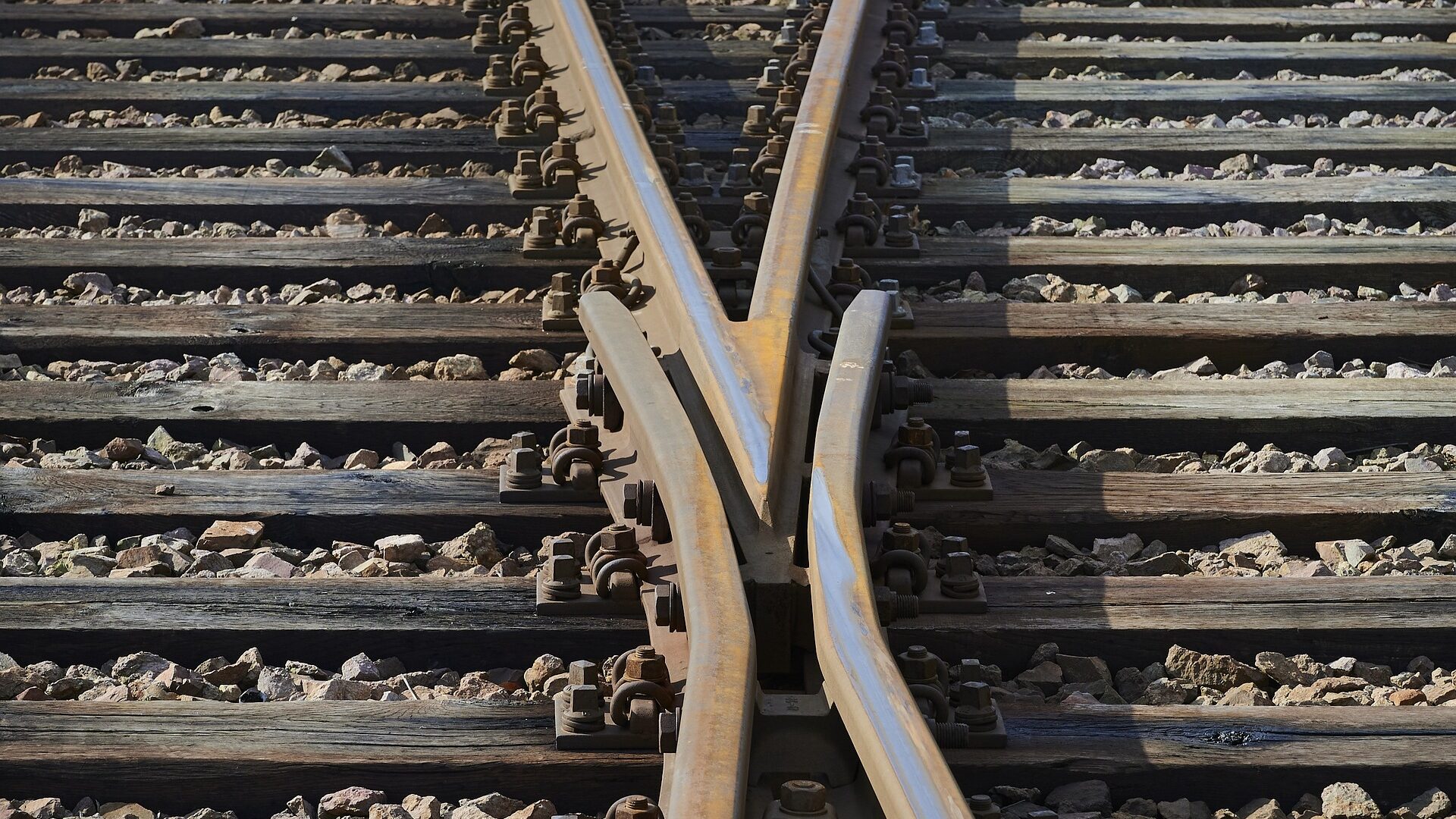 Image of diverging railroad tracks by Paul Henri Degrande from Pixabay